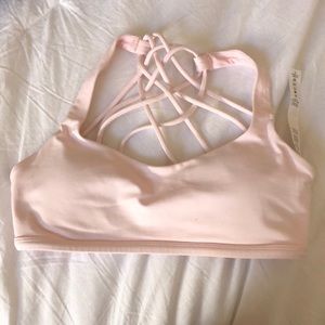 Lululemon free to be sports bra